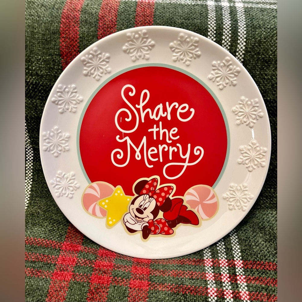 🎅🏼Hallmark Disney Minnie Mouse Share the Merry Snowflake 9" Round Cookie Plate🎄